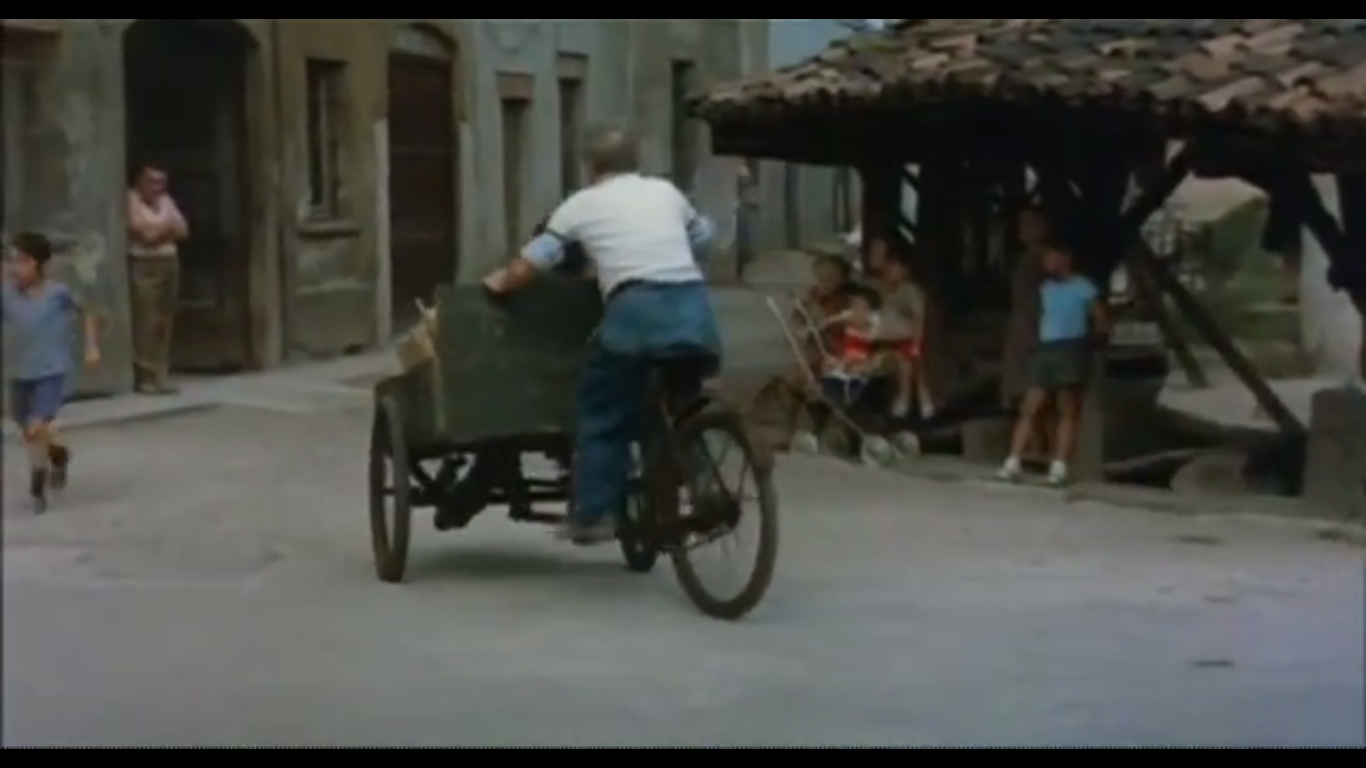 Fotogramma dal Film "Sessomatto" (Episodio "Un amore difficile" , Milano 1973, Regia Dino Risi, con Giancarlo Giannini e Stefania Sandrelli). Vicolo Lavandai.