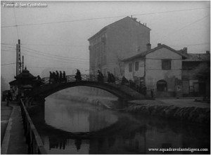 Milano Barona 1953. Ponte di San Cristoforo, sequenza del film "napoletani a Milano" (da squadravolanteligera.com).