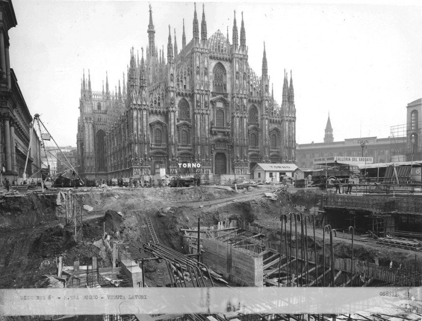 Piazza Duomo 1961. scavi cantiere metropolitana Linea Rossa 1