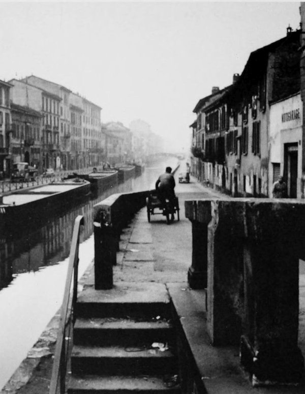 Alzaia Naviglio Grande dal Ponte dello scodellino (1955)