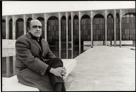 Oscar Niemeyer (architetto della nuova sede Arnoldo Mondadori Editore di Segrate Milano, realizzata nei primi anni '70). Da Blog.Urbanfile.org)