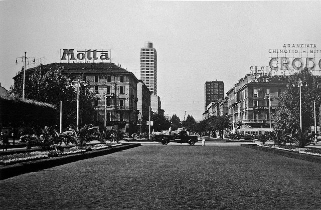 1955 circa (Torre Breda già ultimata), Piazza Duca D'Aosta e Via Vittor Pisani