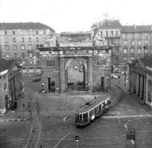 Piazza XXV Aprile (P.ta Garibaldi). anni 60 (da Pinterest.com)