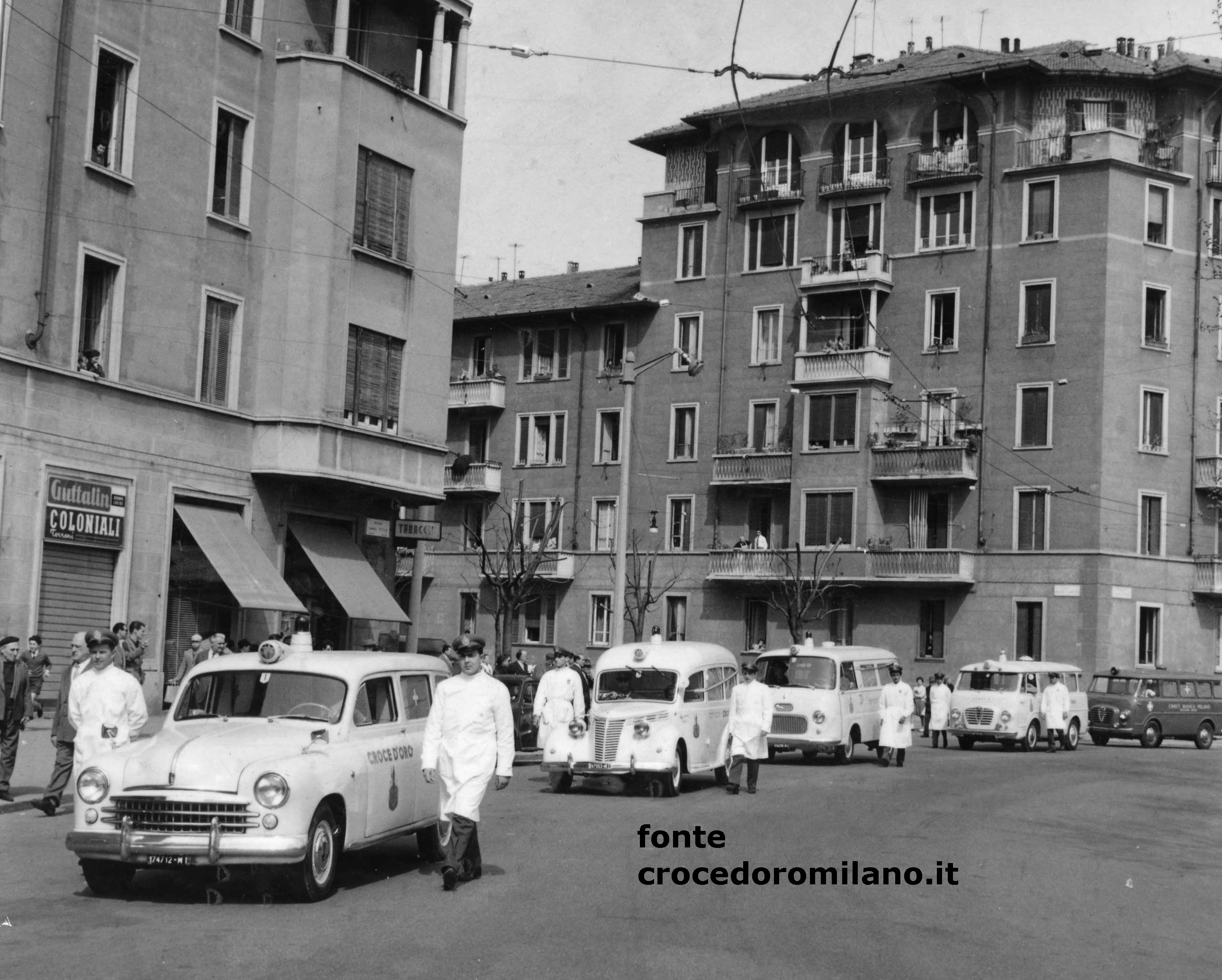 Corvetto, 1960 circa. Piazzale Gabrio Rosa, inaugurazione nuove autolettighe Croce d'Oro di Via Mincio.