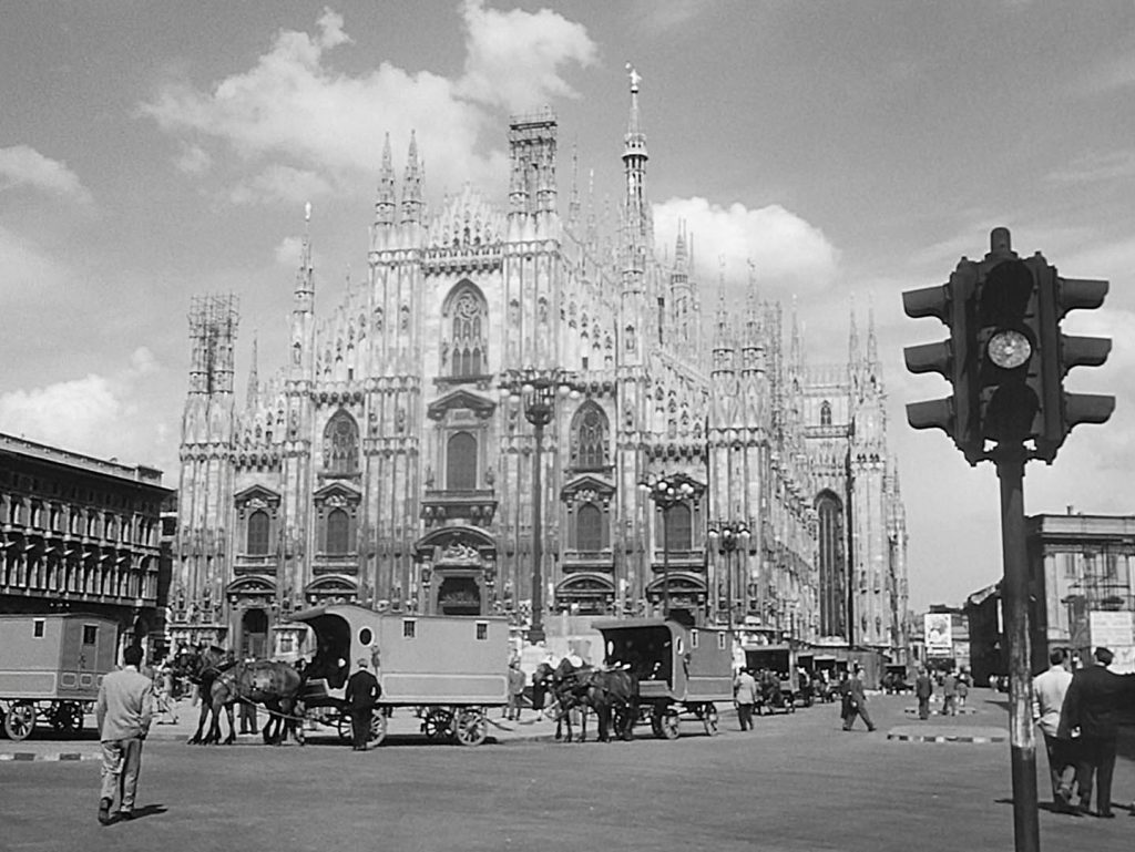 Set del Film Miracolo-a-Milano in Piazza Duomo 1951 (da Personal Travels)