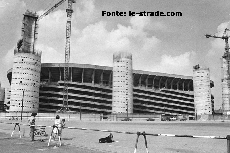 Stadio di San Siro, 1989 circa, lavori di ampliamento terzo anello per i Mondiali di Calcio, Italia '90.