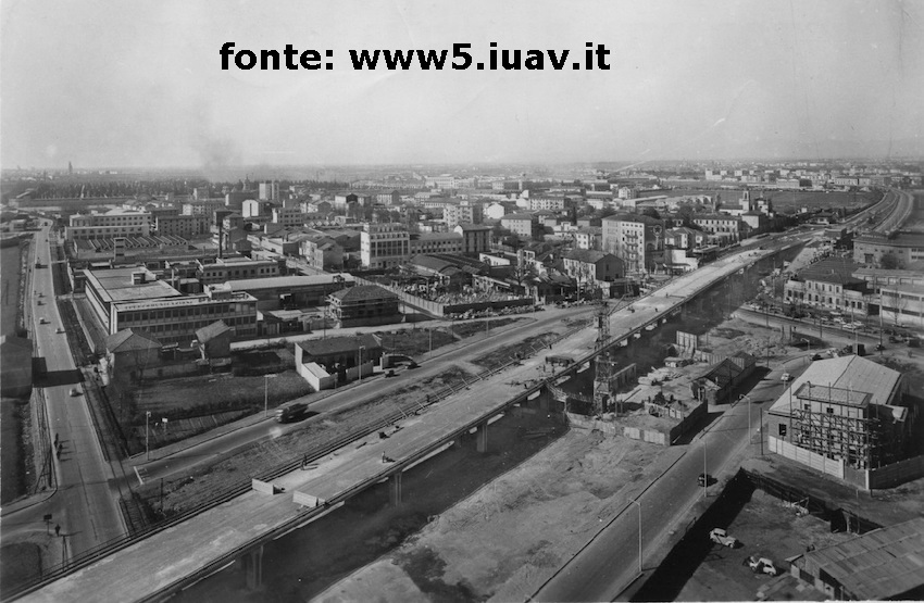 Immagine scattata dal civico 131 di Via Gallarate ritraente il costruendo Cavalcavia del Ghisallo (1958 circa).