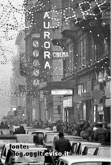 Cinema Aurora Via Paolo Sarpi, primi anni '80 (esercizio sala 1908-2003). biografia http://www.giusepperausa.it/cinema_aurora.html