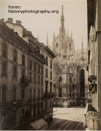 Corsia dei Servi 1860 circa (attuale Corso Vittorio Emanuele II), nella fase di "inter-regno" tra il Lomardo-Veneto e il Regno d'Italia.