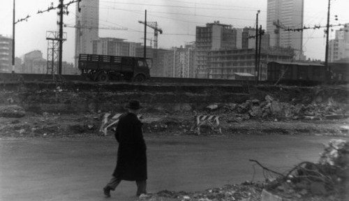 1959, la nuova City in ultimazione vista dal quartiere Greco (Via Bettoni). Una Milano piena di promesse, con gli allora nuovi grattacieli più alti d'Europa