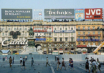 Insegne Pubblicitarie Piazza Duomo, 1982, album fotografico di turista Giapponese 