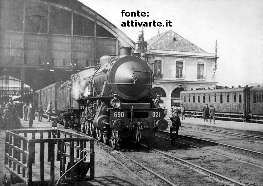 Vecchia Stazione Centrale 1910/20 circa, locomotiva a vapore in partenza dalla vecchia Stazione ferroviaria di Piazzale Fiume, oggi Piazza dellla Republica.
