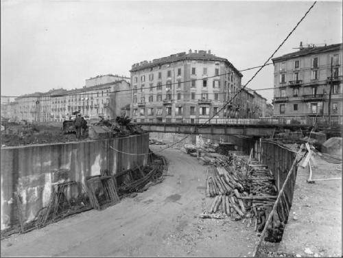Milano-Farini, sottopasso provvisorio per la costruzione del cavalcavia di via Carlo Farini 1958-60 circa. (da vecchiamilano.wordpress.com)