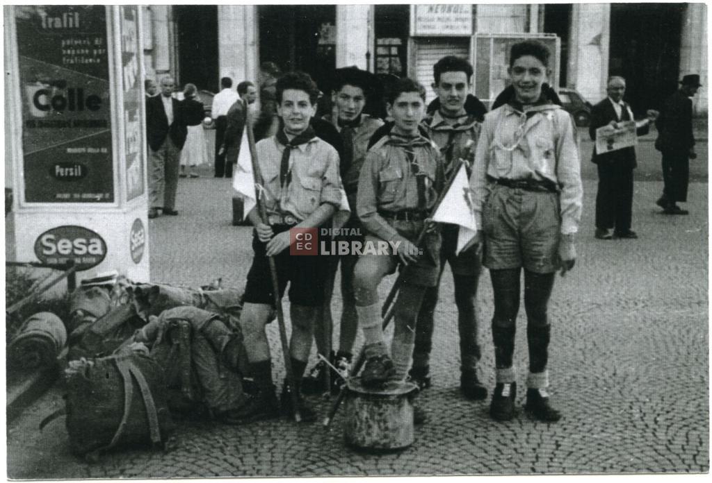 Boy Scout nei pressi della Stazione Centrale (anni '50).
