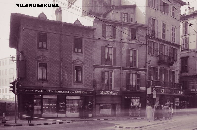 Tra Cordusio e Foro Bonaparte, Via Santa Maria alla Porta (anni 50). (fonte immagine web pubblicitario).