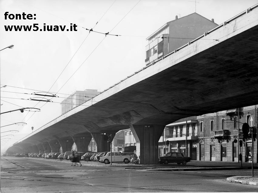 Viale Monteceneri verso l'incrocio con Viale Certosa, 1965.