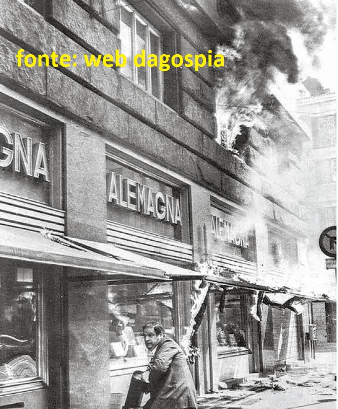 Via Alessandro Manzoni, 1975,, incendio caffetteria ALEMAGNA probabilmente appiccato da una bottiglia Molotov durante le manifestazioni e scontri tra studenti di estrema sinistra contro neofascisti e/o contro la "Celere" della Polizia di Stato.